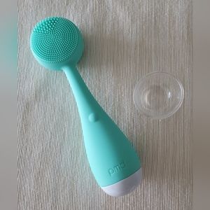 PMD Clean facial cleansing brush